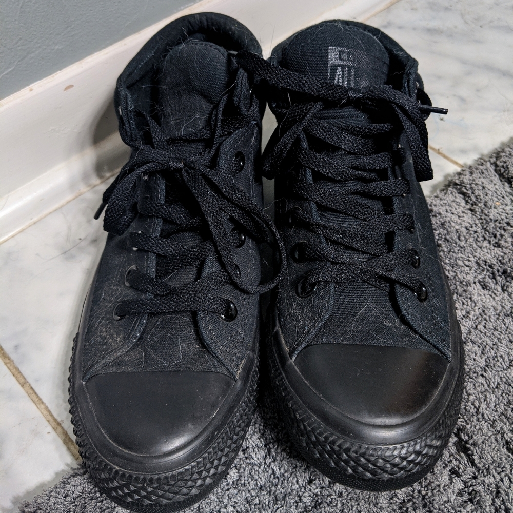 Black street style Converse shoes